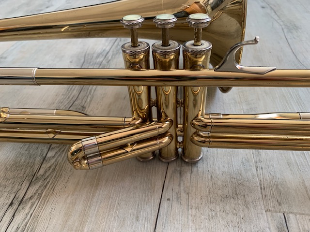 Trombone à pistons et coulisse trombonne pistons blessing 1