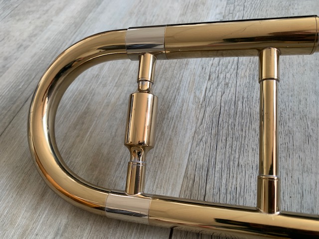 Trombone à pistons et coulisse trombonne pistons blessing 2