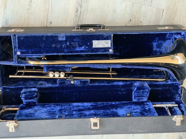 Trombone à pistons et coulisse trombonne pistons blessing 3